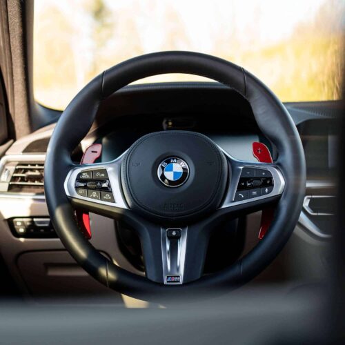 Aluminium gloss red paddle shifters installed in a BMW G21