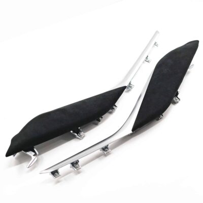 OEM M Performance Knieschoner für BMW G-Serie 51955A27343 nebeneinander auf weißem Hintergrund