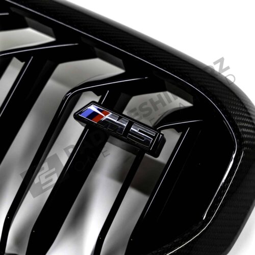 Close up view of the M5 logo on OEM BMW M Perf F90 LCI Carbon front grille – 51712469540