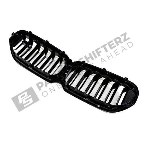 Rear side view of the OEM BMW M Perf F90 LCI Carbon front grille – 51712469540