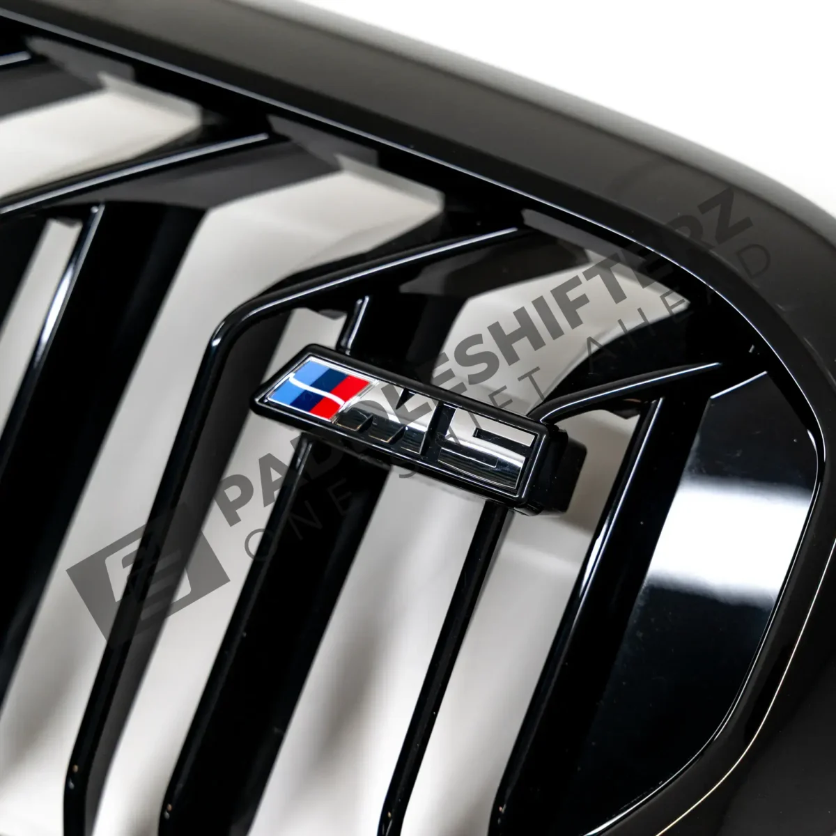 OEM BMW M Performance F90 M5 LCI shadowline grille 51138080591 logo close up