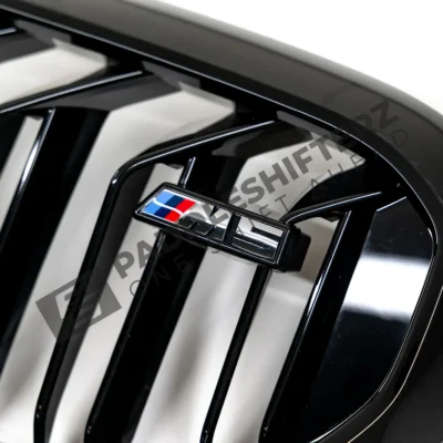 OEM BMW M Performance F90 M5 LCI shadowline grille 51138080591 logo close up