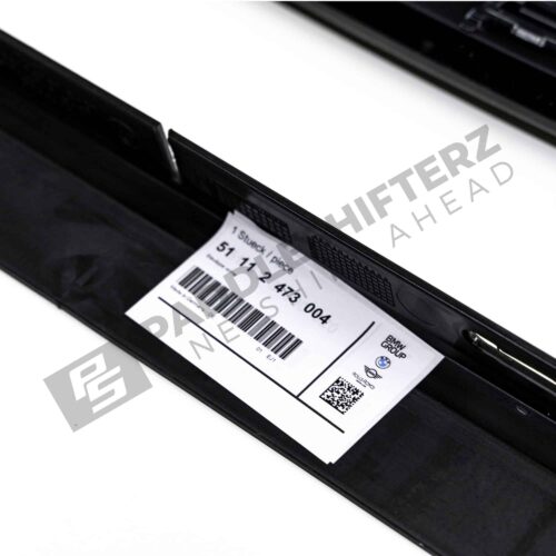 Close up shot of OEM BMW M Performance Gloss black roof spoiler – 51622473006