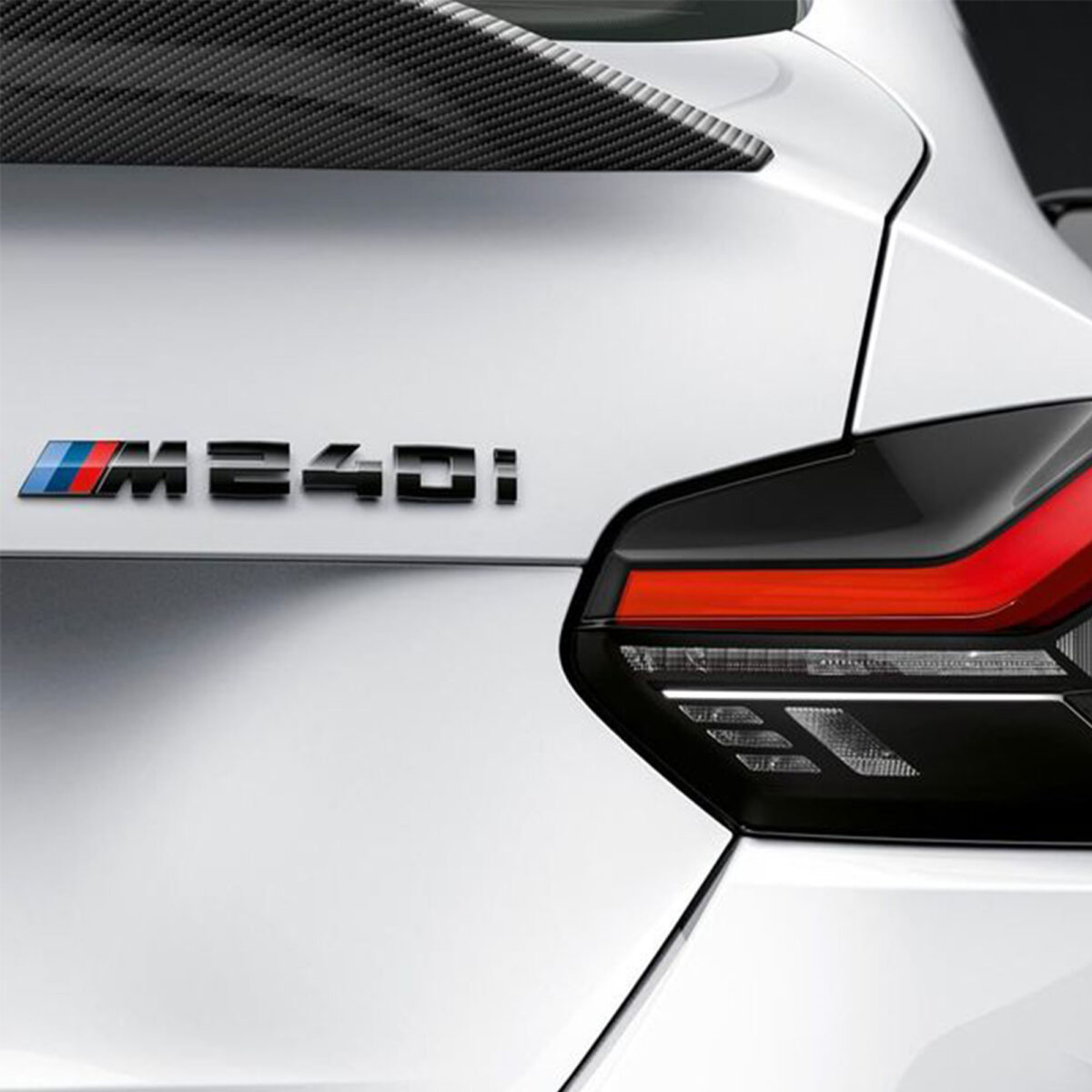 OEM BMW M240i Kofferraum-Emblem - Schwarz glänzend - 51 14 2 472 854 G42