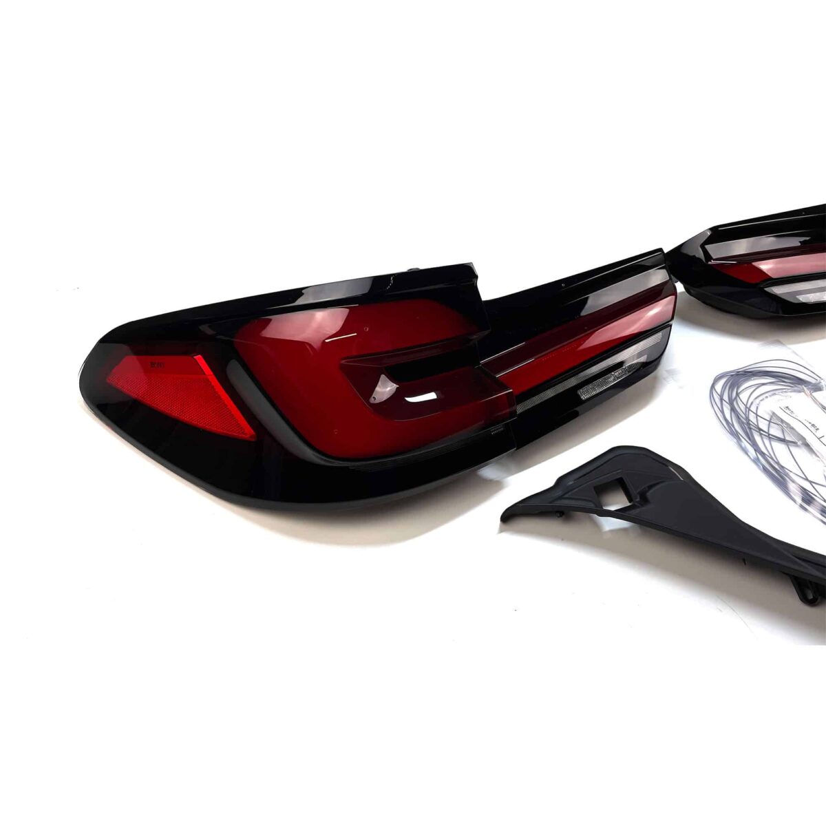 OEM BMW Retrofit Rear lights kit for G31 - 63135A2AEC1 - Image 7