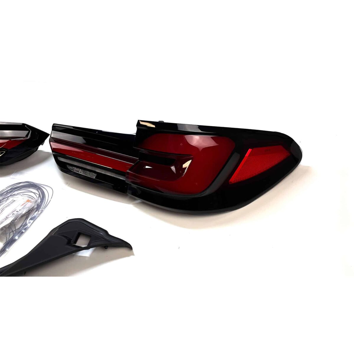 OEM BMW Retrofit Rear lights kit for G31 - 63135A2AEC1 - Image 3