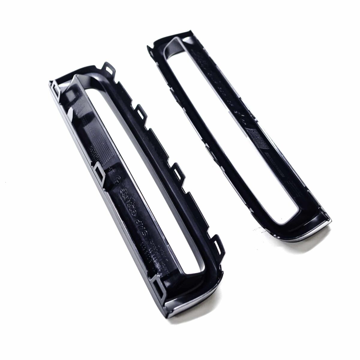 OEM BMW gloss black front vents G26 51118078613-51118078614 - Image 7