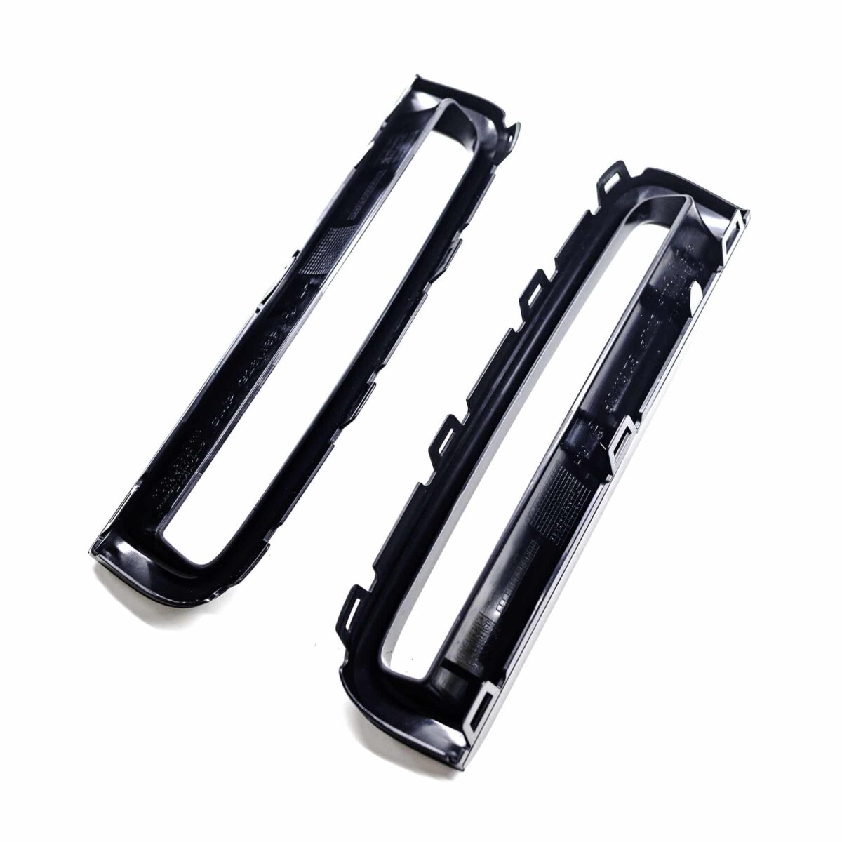 OEM BMW gloss black front vents G26 51118078613-51118078614 - Image 3