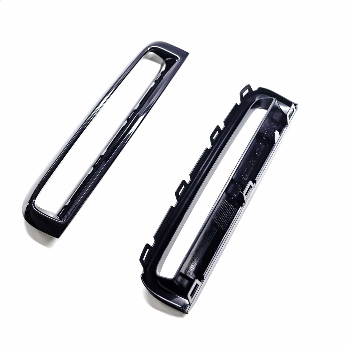 OEM BMW gloss black front vents G26 51118078613-51118078614 - Image 4