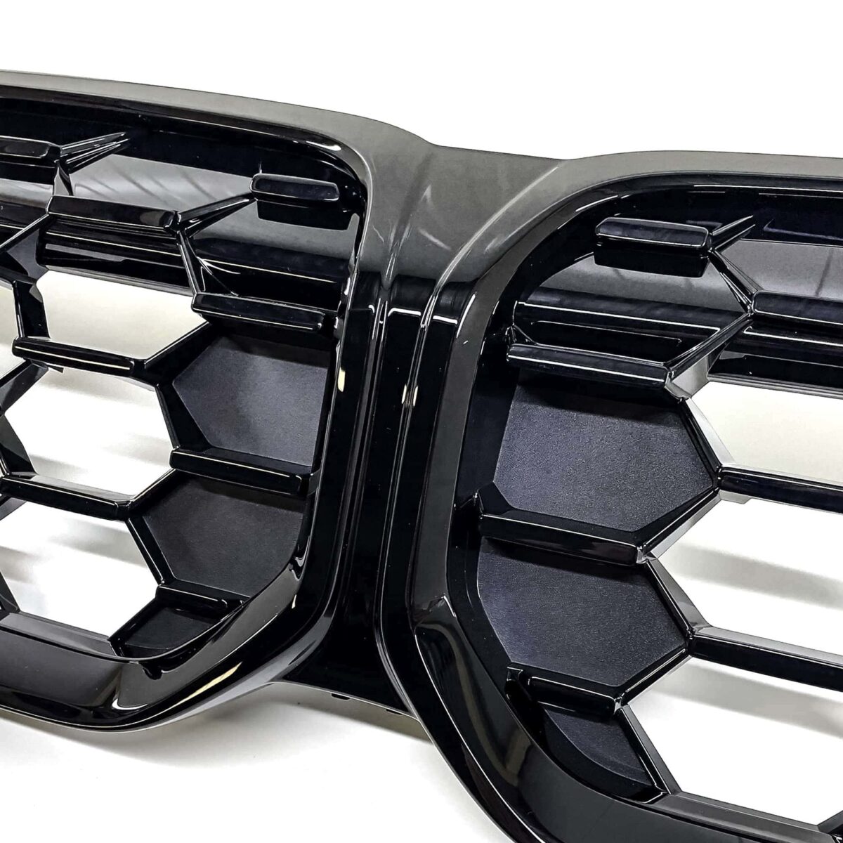 OEM BMW black grille M340i G20 LCI 51115A1BFB2-51115A1BFB1 - Image 12