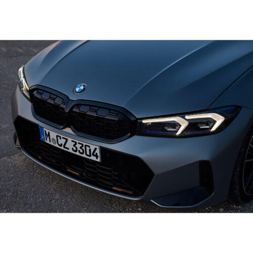OEM BMW Gloss black front grille for BMW G20 and G21 LCI models 51 11 5 A1B FB2, 51 11 5 A1B FB1 mounted onto a BMW G20