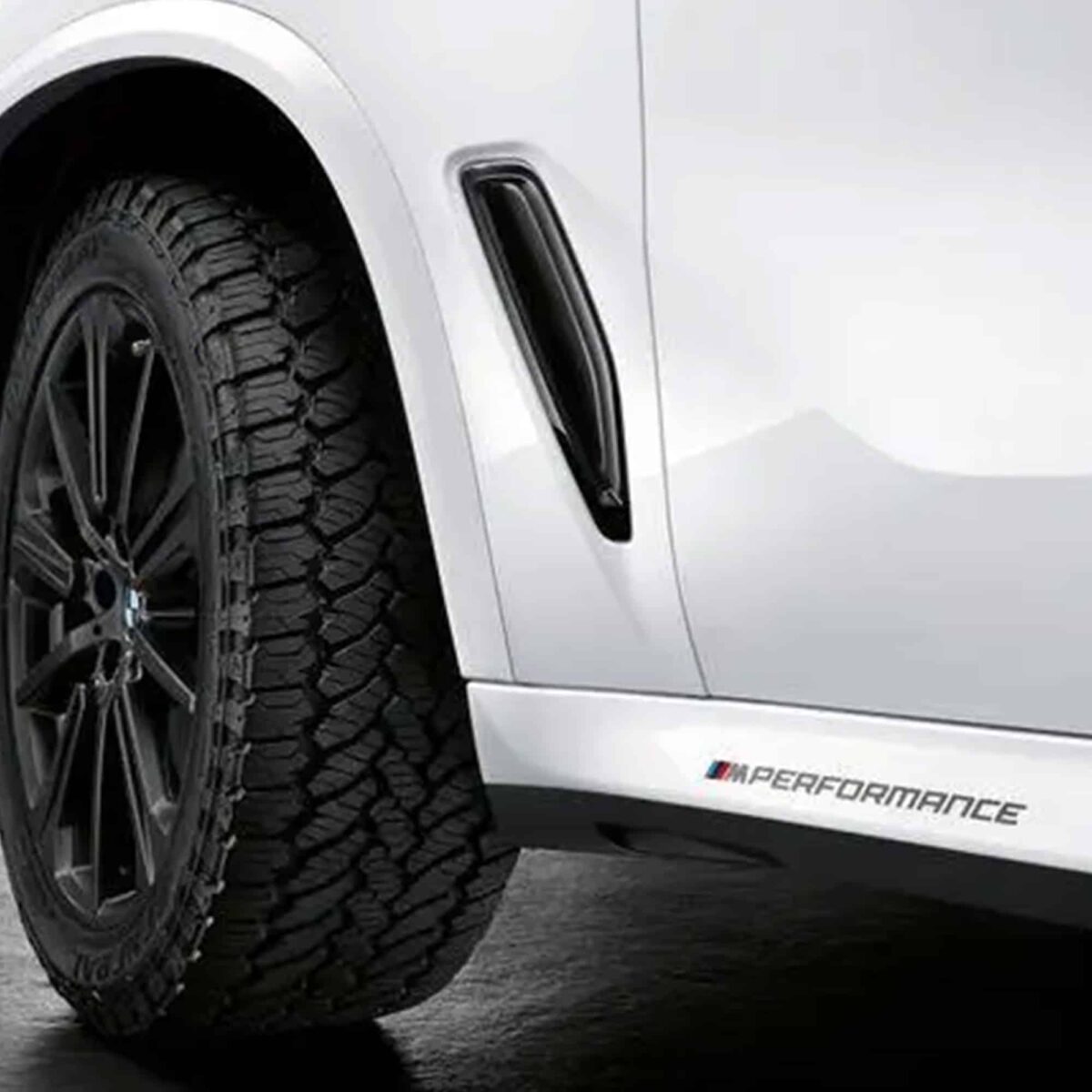 OEM BMW Gloss black Seitenentlüftung G05 X5 - 51137418177-51137418178