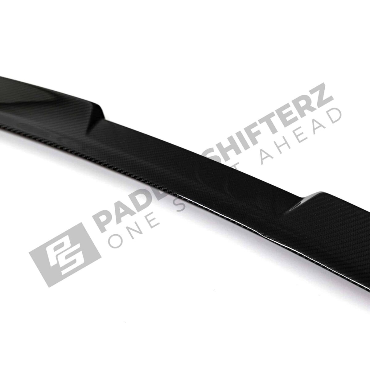 Close up of OEM BMW M Performance Carbon fiber spoiler G60 - 51625A79E68