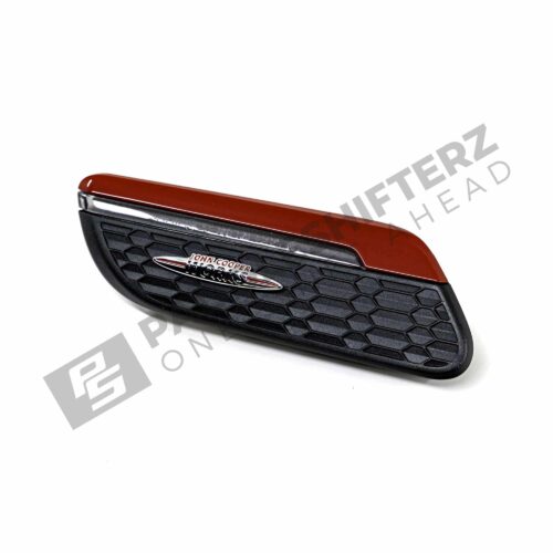 Right side view of OEM MINI JCW Side fender turn signals LCI2 63179879005-63179879006