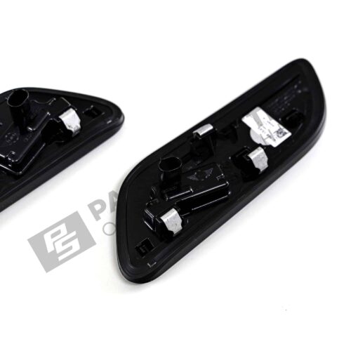 Rear close up view of OEM MINI Side fender turn signals LCI2 - 63175A204E5-63175A204E6