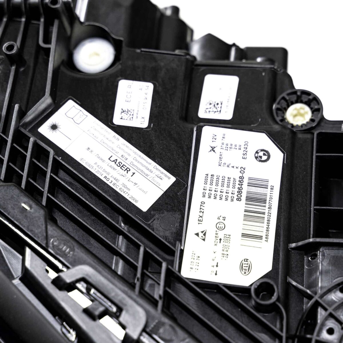 OEM BMW F90 M5 CS Laserscheinwerfer, für Rechtslenker, rechte Seite mit Nahaufnahme der Beschriftung