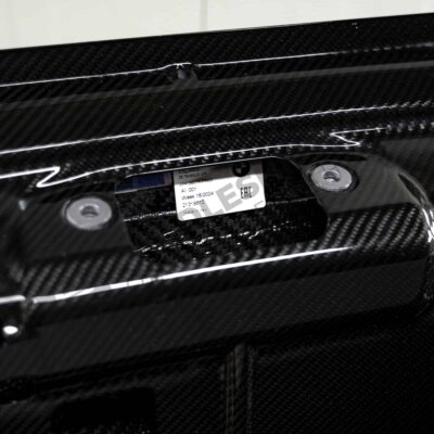 OEM BMW M Performance Carbon fiber trunk lid - 41622460278 shot of the closing mechanism