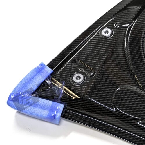 Close up shot of the edge of OEM BMW M Performance Carbon fiber trunk lid - 41622460278