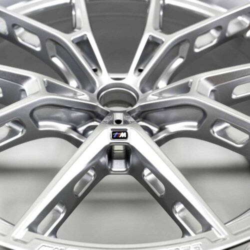 Close up view shot of the OEM BMW M Performance 1063M Rear wheel in size 10,5Jx21ET20 part number 36108089392