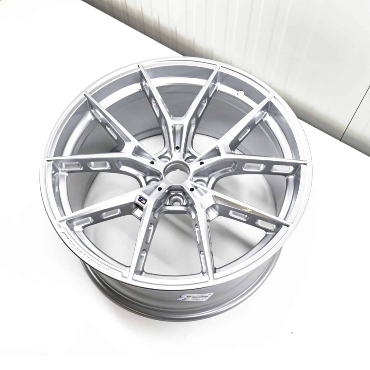 Top-side view shot of the OEM BMW M Performance 1063M Rear wheel in size 10,5Jx21ET20 part number 36108089392