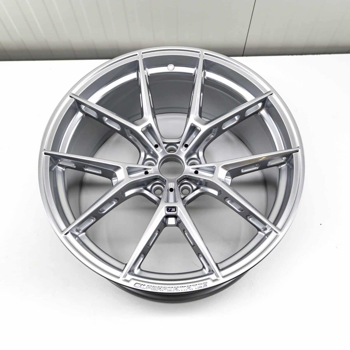 Draufsicht auf das OEM BMW M Performance 1063M Hinterrad in der Größe 10,5Jx21ET20 Teilenummer 36108089392
