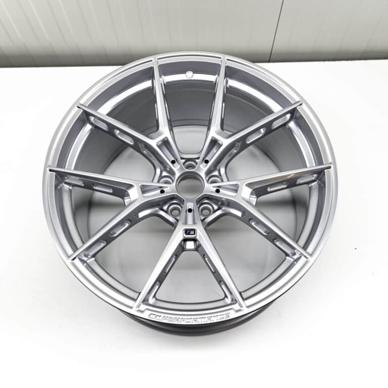 Top view shot of the OEM BMW M Performance 1063M Rear wheel in size 10,5Jx21ET20 part number 36108089392