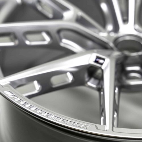 Close up shot of the OEM BMW M Performance 1063M Rear wheel in size 10,5Jx21ET20 part number 36108089392 showing the M logo