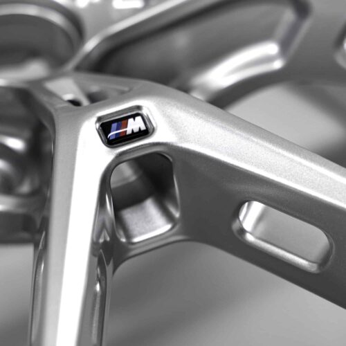 Close up shot of the OEM BMW M Performance 1063M Silver 9,5Jx20ET20 - 36108089391 front rim showing the M logo