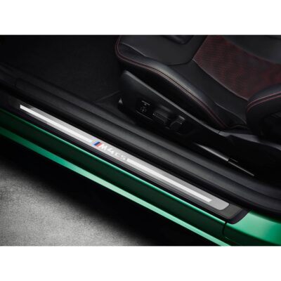 OEM BMW G82 M4 CS Türschwellerverkleidung - 51478086134 in einem grünen M4 CS