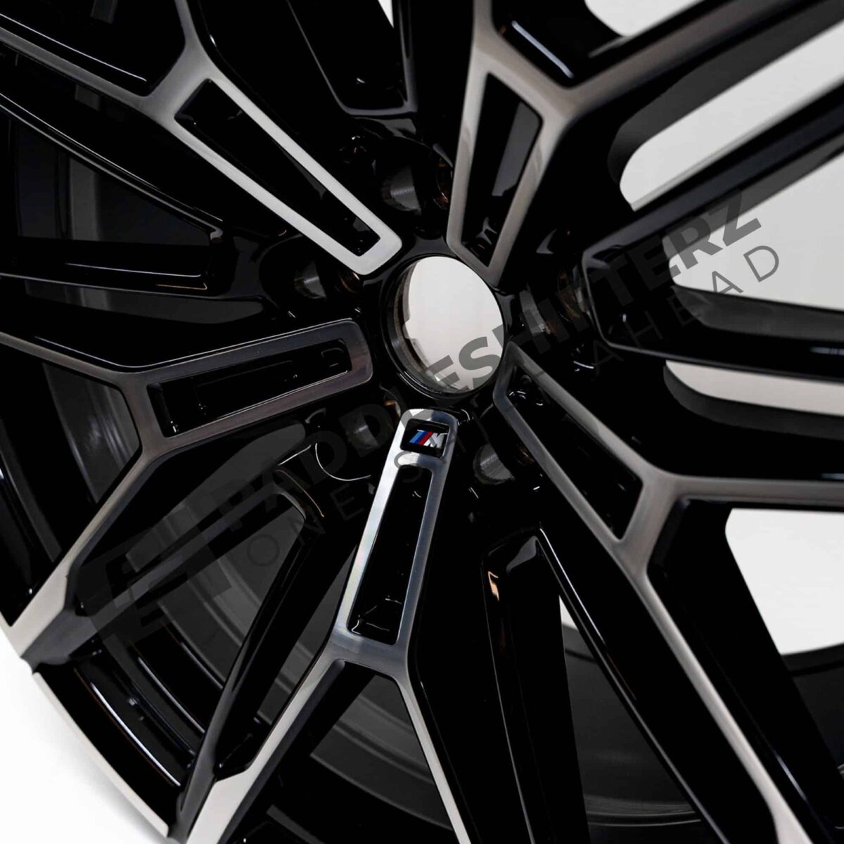 OEM BMW Aluminium front rim 930M 9,5JX19 ET:20 - 36117883685 close up