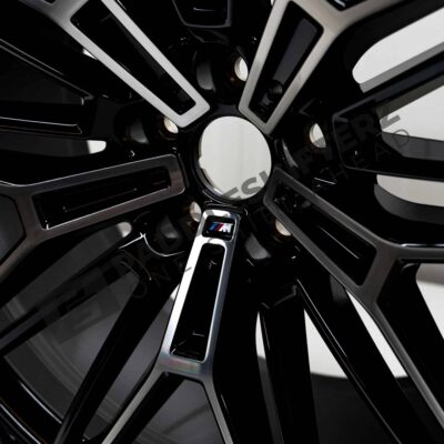 Close up of M logo on OEM BMW Aluminium rear rim 930M 10,5JX20 ET:20 - 36117883686