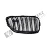 OEM BMW glänzend schwarzer Frontgrill für F87 M2 51712355448 rechte Seite von hinten fotografiert