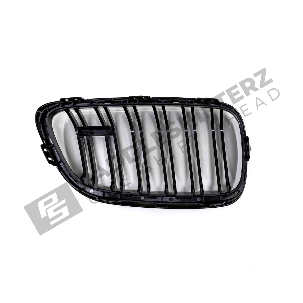 OEM BMW glänzend schwarzer Frontgrill für F87 M2 51712355448 rechte Seite von hinten fotografiert