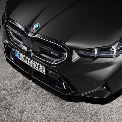 OEM BMW M Front grille, iconic glow G9X M5 - 51135A185A5 installed on a frozen black G90 M5