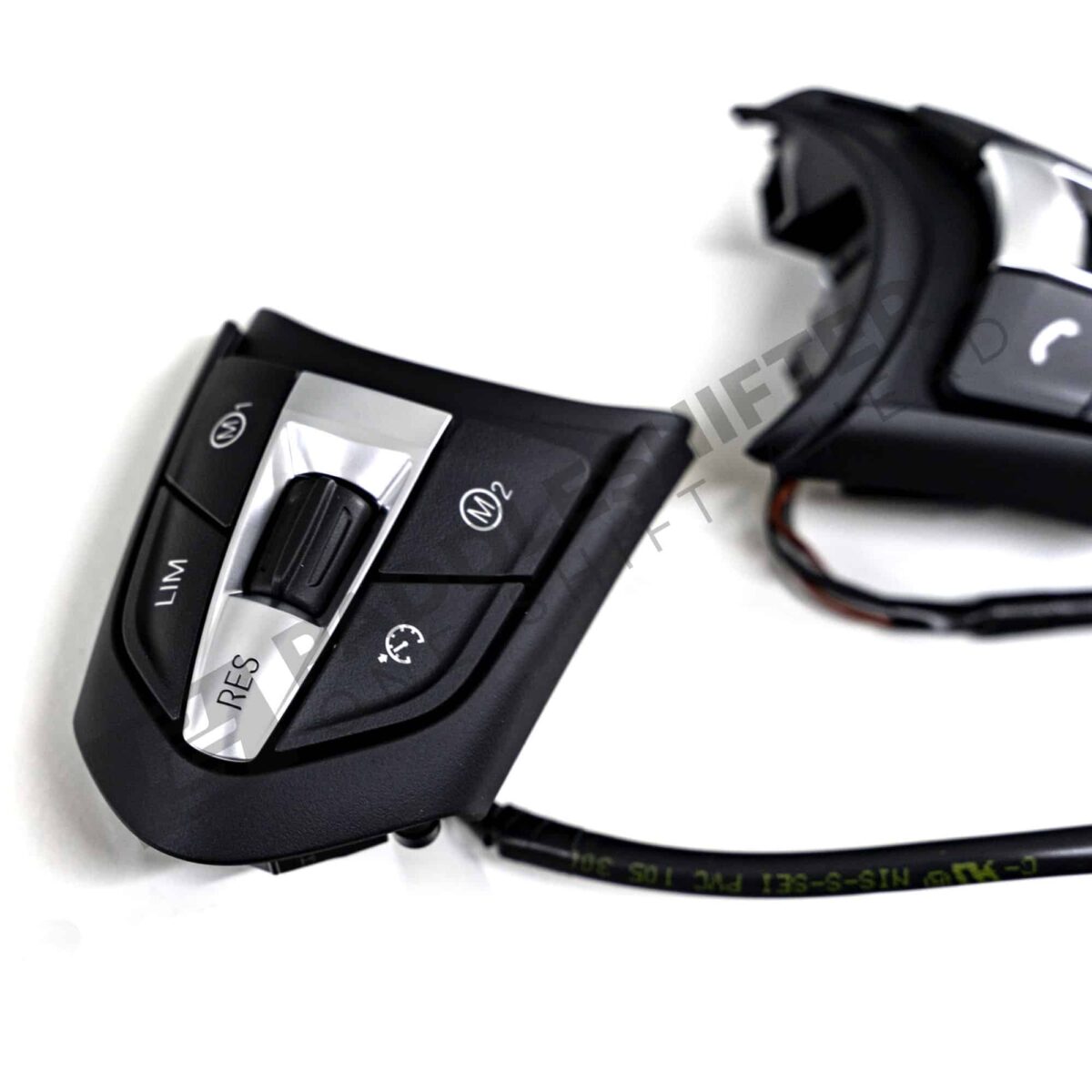 Nahaufnahme der linken Seite des OEM BMW Switch multifct.steering wheel M-Sport - 61317849409