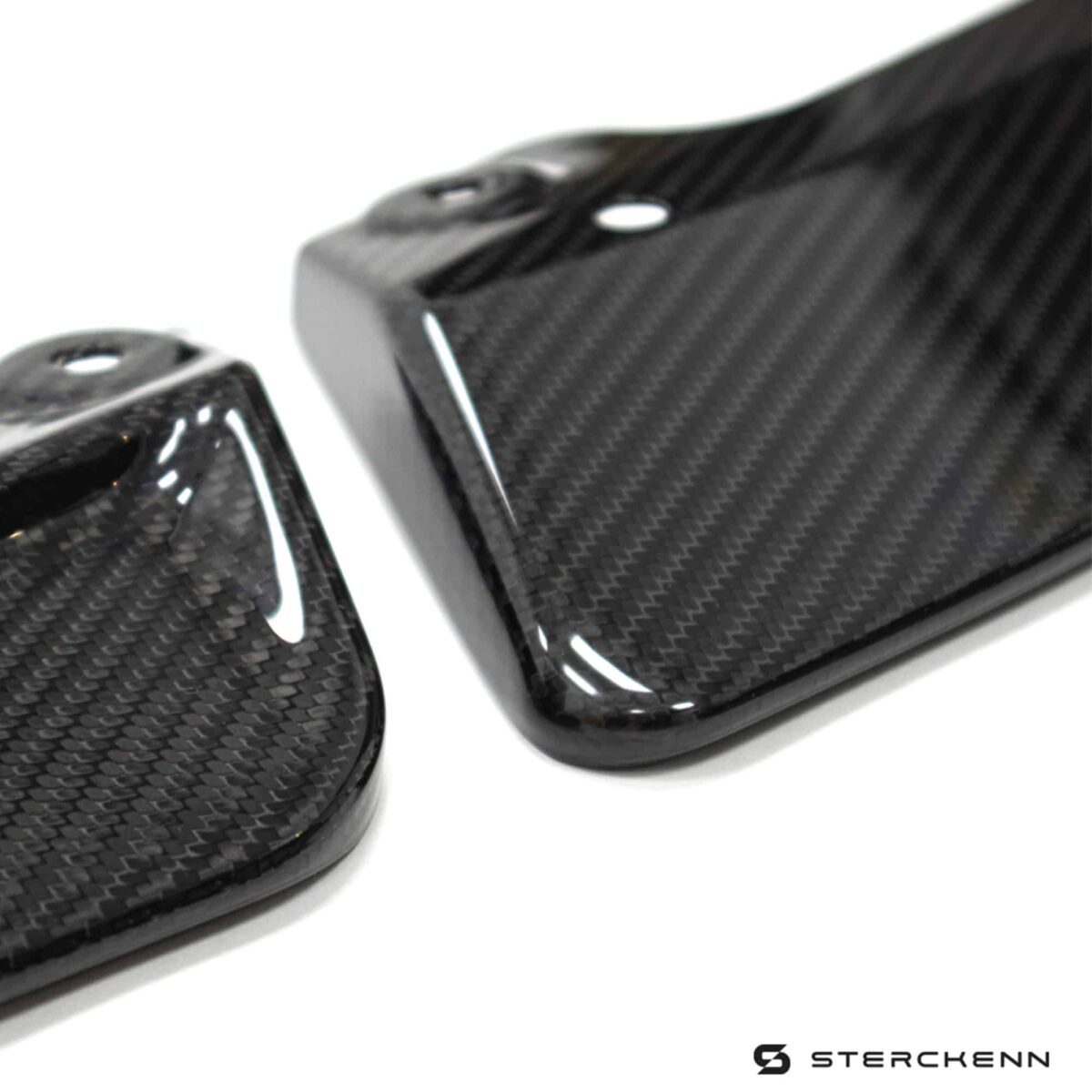 Right sides of Sterckenn Carbon fiber front lip, spoiler for G87 M2