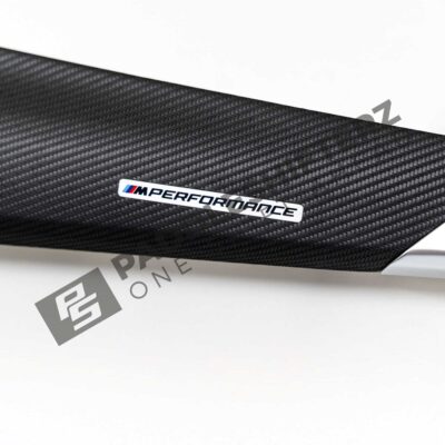 OEM BMW M Performance LCI Carbon Kit - 51459642614 Nahaufnahme des M Performance Logos