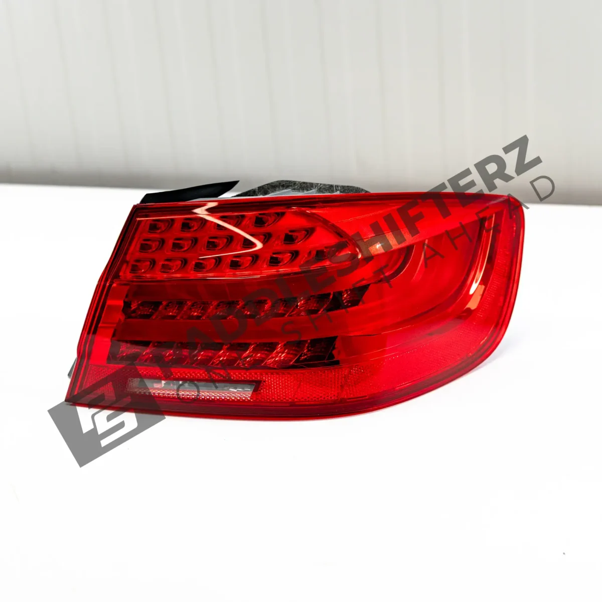 OEM BMW E92 M3 LCI Rear light side panel right - 63217251958 - Image 2